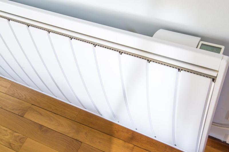 Radiateur &eacute;lectrique ou pompe &agrave; chaleur, deux fa&ccedil;ons diff&eacute;rentes de chauffer un logement r&eacute;nov&eacute;